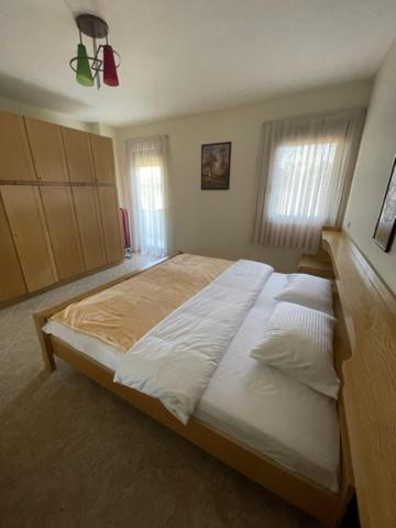 Evendum Central Apartment 1 Tirana Extérieur photo